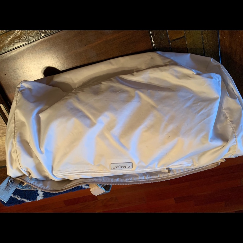 Genuine Chanel Gold Quilted Resort Bag - Picture 6 of 8